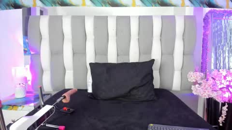 Snapshot of isadiazz chatting on 02-19-26, 06:09 Isa online show from 02-19-26, 06:09