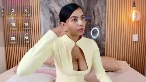 ISADORA online show from 10-11-25, 04:49