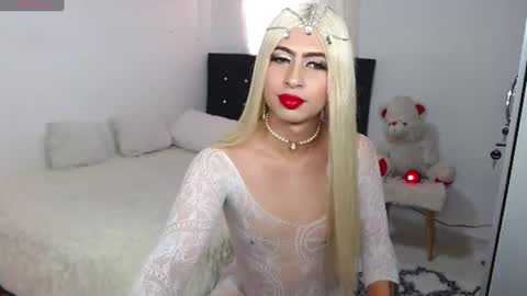 isadora online show from 07-10-26, 07:49