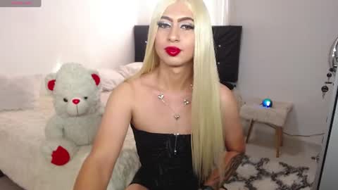isadora online show from 07-12-26, 01:02