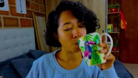 Snapshot of isapaz90 chatting on 10-06-25, 12:57 Isabela Paz online show from 10-06-25, 12:57