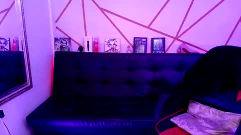 isabela online show from 11-14-25, 04:44