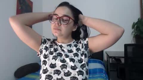 Snapshot of isemma chatting on 01-28-25, 03:25 Emma online show from 01-28-25, 03:25