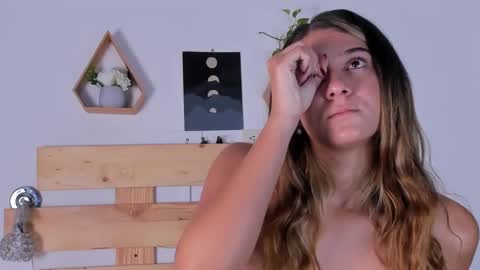 ishabellalopez online show from 12-28-24, 08:26