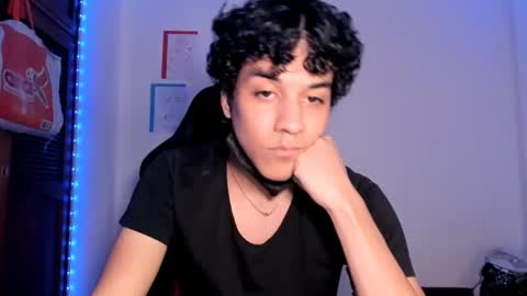 Snapshot of isidroglasc chatting on 03-07-25, 03:40 Isidro online show from 03-07-25, 03:40