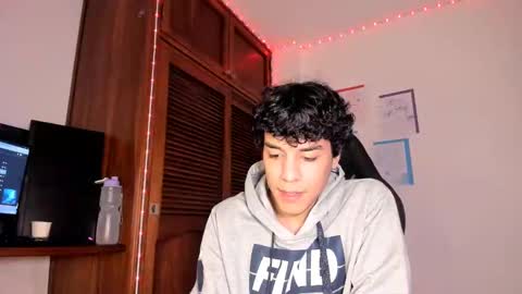 Snapshot of isidroglasc chatting on 03-09-25, 04:16 Isidro online show from 03-09-25, 04:16