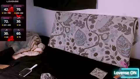 Snapshot of isidroglasc chatting on 11-12-25, 10:41 Isidro online show from 11-12-25, 10:41