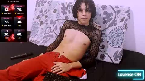 Snapshot of isidroglasc chatting on 11-25-25, 11:38 Isidro online show from 11-25-25, 11:38