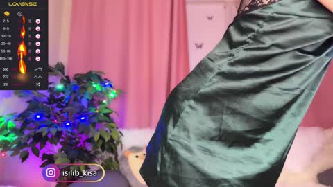 Snapshot of isilib_kiska chatting on 12-25-24, 07:13 Liza online show from 12-25-24, 07:13