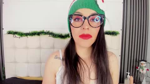 Snapshot of isisnoir chatting on 12-20-25, 02:46 Isis Noir online show from 12-20-25, 02:46