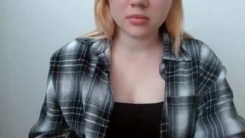 Snapshot of isla00 chatting on 06-11-26, 06:22 Isla online show from 06-11-26, 06:22