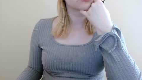 Snapshot of isla00 chatting on 06-13-26, 07:06 Isla online show from 06-13-26, 07:06