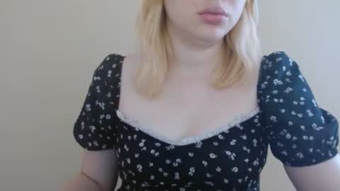 Snapshot of isla00 chatting on 06-24-26, 06:01 Isla online show from 06-24-26, 06:01