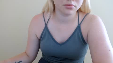 Snapshot of isla00 chatting on 07-02-26, 06:08 Isla online show from 07-02-26, 06:08
