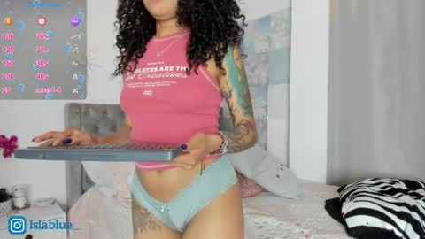 Isla Blue online show from 05-03-26, 11:11
