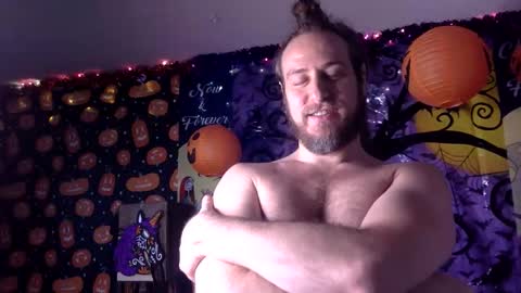 Snapshot of islanddudehawaii chatting on 11-15-25, 12:30 IslandDudeHawaii online show from 11-15-25, 12:30