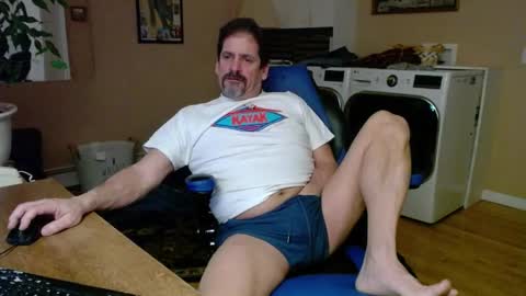 Snapshot of islandguy70 chatting on 01-19-25, 05:26 Jim online show from 01-19-25, 05:26