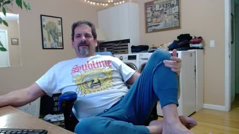 Snapshot of islandguy70 chatting on 01-21-25, 09:25 Jim online show from 01-21-25, 09:25