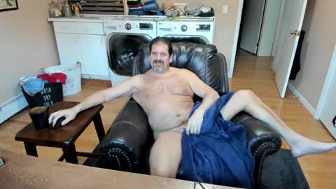 Snapshot of islandguy70 chatting on 11-27-25, 12:40 Jim online show from 11-27-25, 12:40