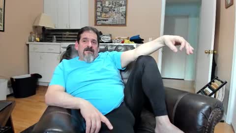 Snapshot of islandguy70 chatting on 03-04-26, 10:05 Jim online show from 03-04-26, 10:05