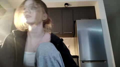 Snapshot of ismeriax chatting on 04-08-26, 05:13 Mia online show from 04-08-26, 05:13