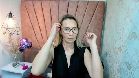 Snapshot of issa_milf__ chatting on 11-06-25, 01:12 ISSA MILF online show from 11-06-25, 01:12