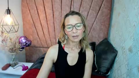 Snapshot of issa_milf__ chatting on 11-13-25, 02:05 ISSA MILF online show from 11-13-25, 02:05