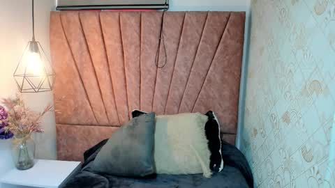 Snapshot of issa_milf__ chatting on 11-24-25, 01:00 ISSA MILF online show from 11-24-25, 01:00