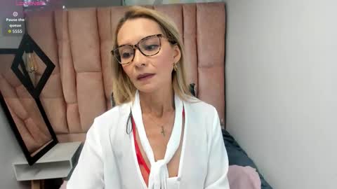 Snapshot of issa_milf__ chatting on 02-12-26, 05:19 ISSA MILF online show from 02-12-26, 05:19