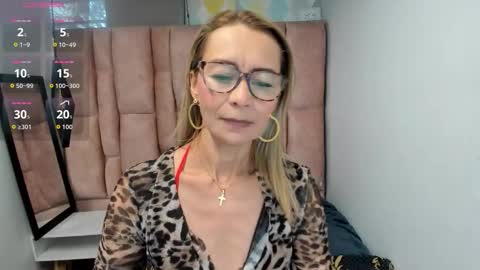 Snapshot of issa_milf__ chatting on 02-26-26, 01:43 ISSA MILF online show from 02-26-26, 01:43