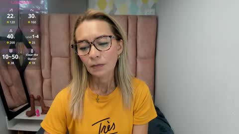 Snapshot of issa_milf__ chatting on 03-02-26, 01:18 ISSA MILF online show from 03-02-26, 01:18