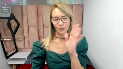 Snapshot of issa_milf__ chatting on 03-06-26, 01:18 ISSA MILF online show from 03-06-26, 01:18