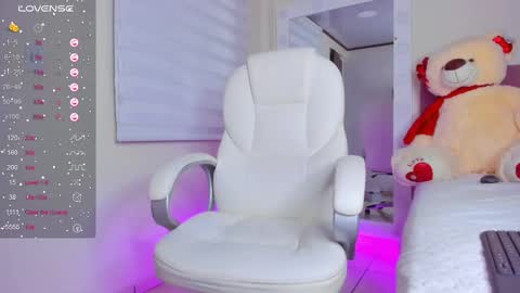 Isa  online show from 02-25-25, 03:52