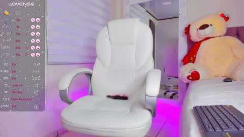 Isa  online show from 03-12-25, 09:44