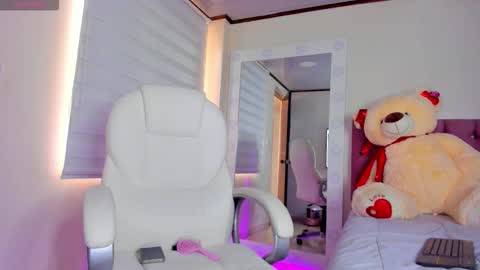 Isa  online show from 09-14-25, 06:51