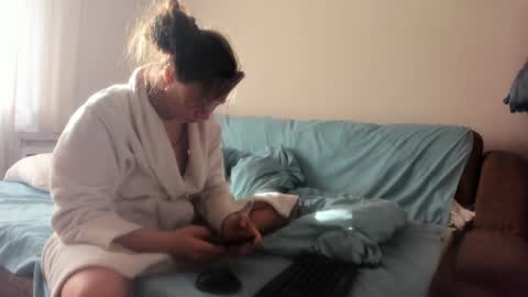 Issabelle online show from 02-23-25, 06:39