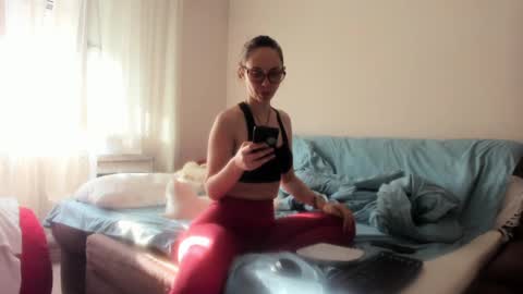 Issabelle online show from 02-26-25, 06:47