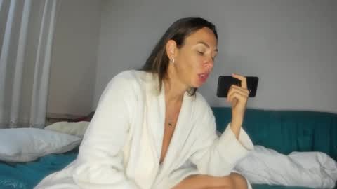 Issabelle online show from 09-15-25, 05:40