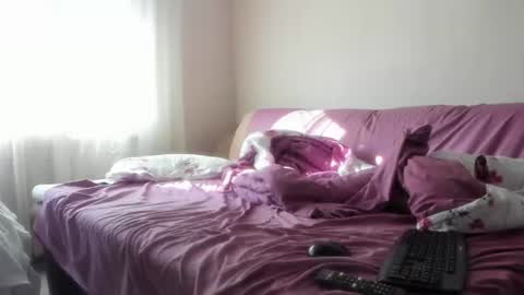 Issabelle online show from 07-18-26, 05:00