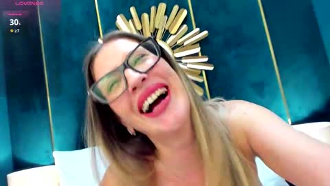 Issabel online show from 03-21-26, 01:37