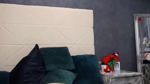 IssaSmyth online show from 04-08-26, 07:19