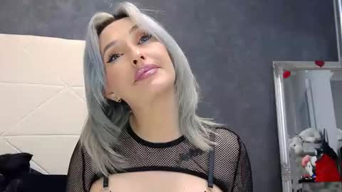 IssaSmyth online show from 04-21-26, 07:25