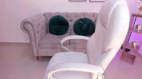 Snapshot of issi_loren chatting on 01-11-26, 04:34 issi_loren online show from 01-11-26, 04:34