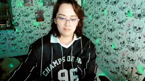 Yiz online show from 05-15-26, 11:45