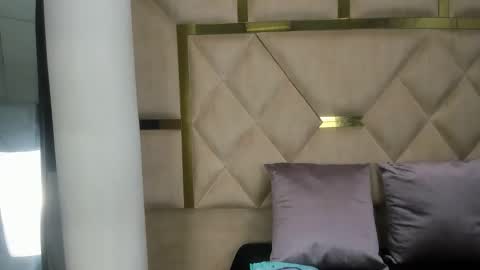 Snapshot of issysleblanc chatting on 01-13-26, 03:01 Issys online show from 01-13-26, 03:01