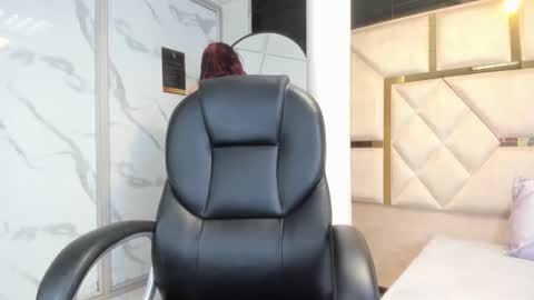 Snapshot of issysleblanc chatting on 01-17-26, 03:55 Issys online show from 01-17-26, 03:55