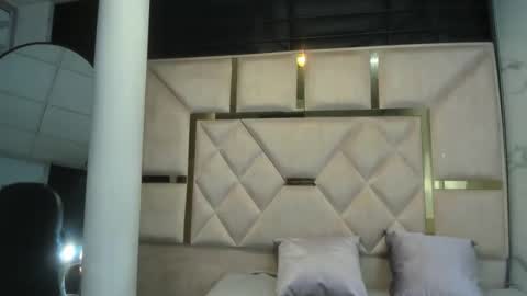 Snapshot of issysleblanc chatting on 01-18-26, 08:51 Issys online show from 01-18-26, 08:51