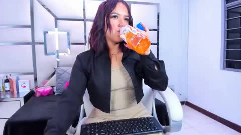 Snapshot of issysleblanc chatting on 02-17-26, 01:13 Issys online show from 02-17-26, 01:13