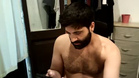 italianboybcn online show from 06-18-26, 04:35