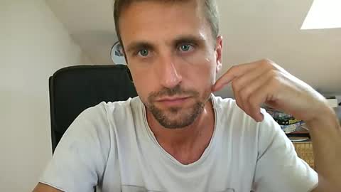 Snapshot of italiano116116 chatting on 07-14-26, 01:06 italiano116116 online show from 07-14-26, 01:06